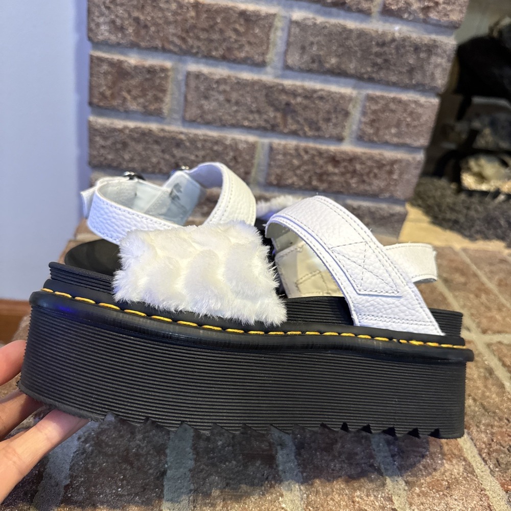 Dr. Martens Voss Quad Fluffy Sandals Women 8 White Heart Buckle Chunky Platform - Picture 7 of 16